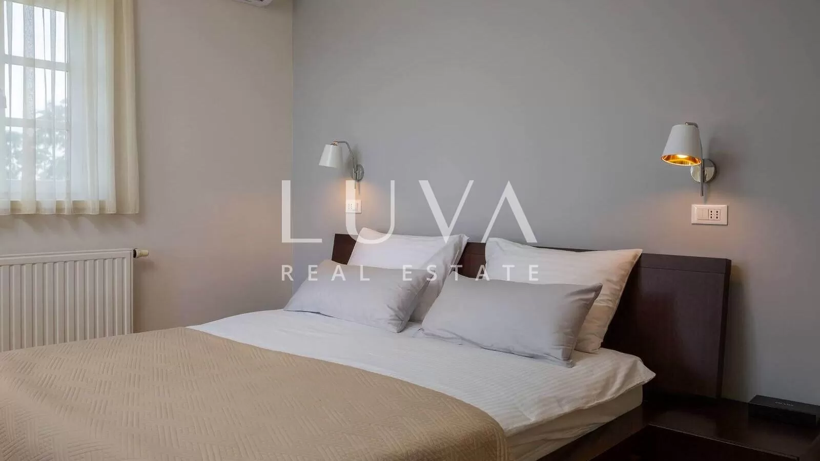 Vodice, luksuzna vila s bazenom, dizajnerski uređena na prodaju