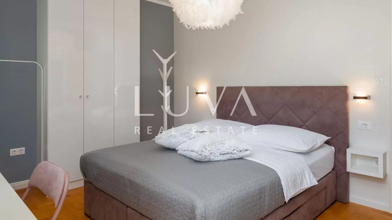 Vodice, luksuzna vila s bazenom, dizajnerski uređena na prodaju