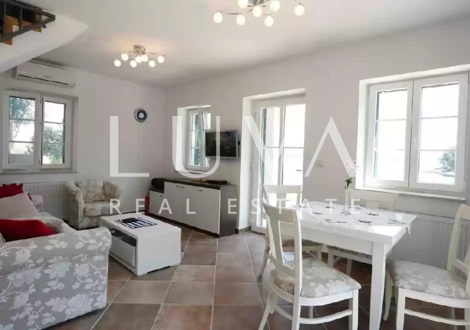 Hvar, Stari Grad, kamena kuća uz more na prodaju