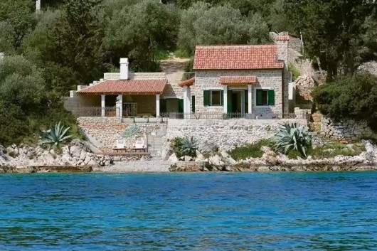 Hvar, Stari Grad, kamena kuća uz more na prodaju