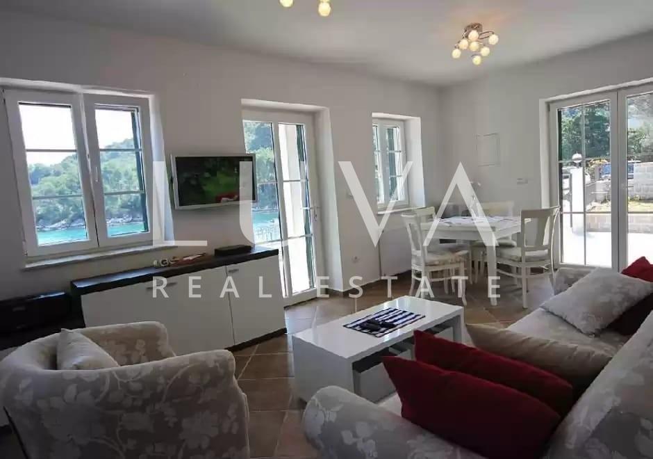 Hvar, Stari Grad, kamena kuća uz more na prodaju