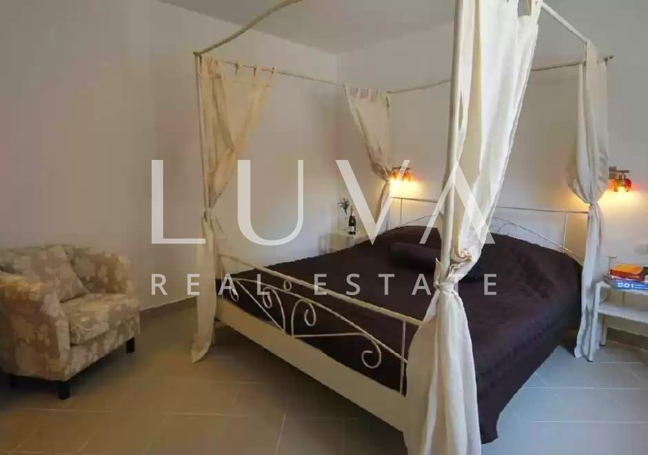 Hvar, Stari Grad, kamena kuća uz more na prodaju