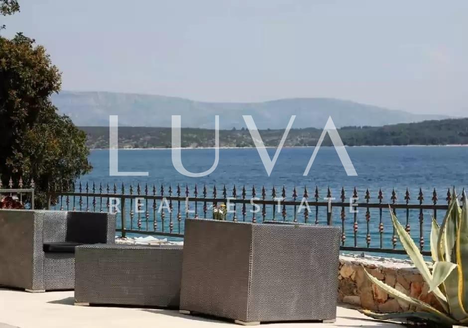 Hvar, Stari Grad, kamena kuća uz more na prodaju