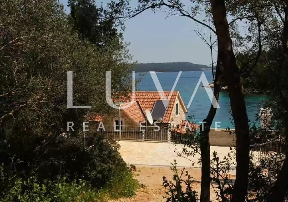 Hvar, Stari Grad, kamena kuća uz more na prodaju