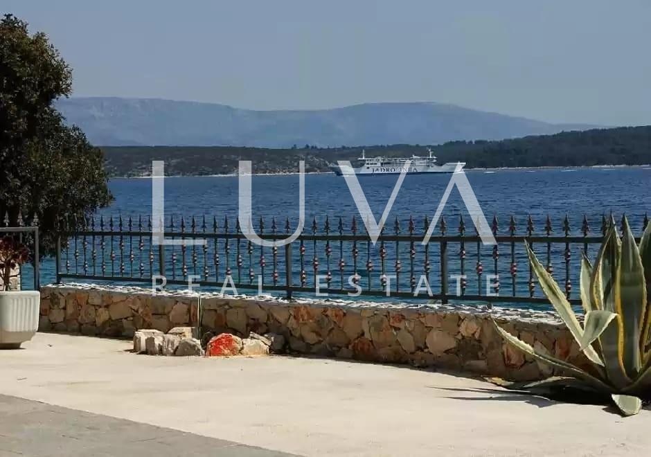Hvar, Stari Grad, kamena kuća uz more na prodaju