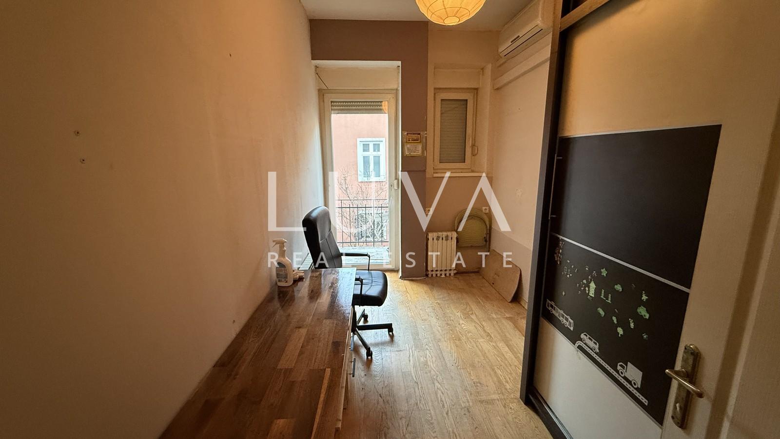 Zagreb, Kvaternikov trg, četverosoban stan za renovaciju, 114 m2