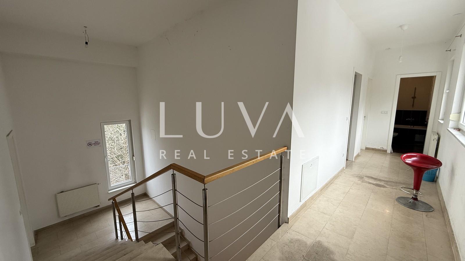 Zagreb, Gornje Vrapče, Haus auf 4 Etagen mit Pool, 490 m²