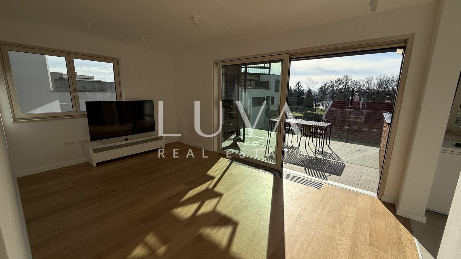 Zagreb, Jarun, four-room apartment with lake view, 100 m²