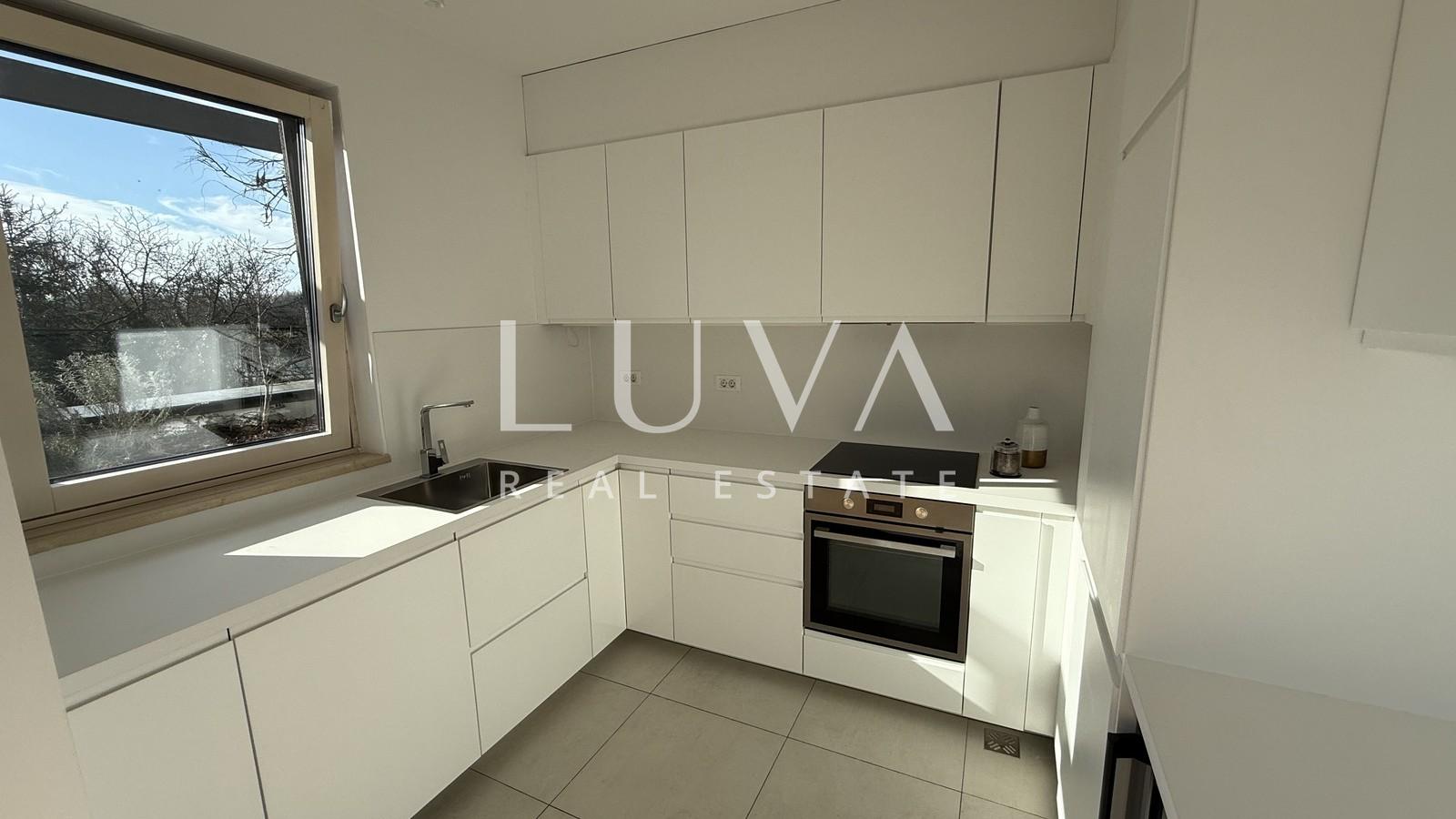 Zagreb, Jarun, four-room apartment with lake view, 100 m²