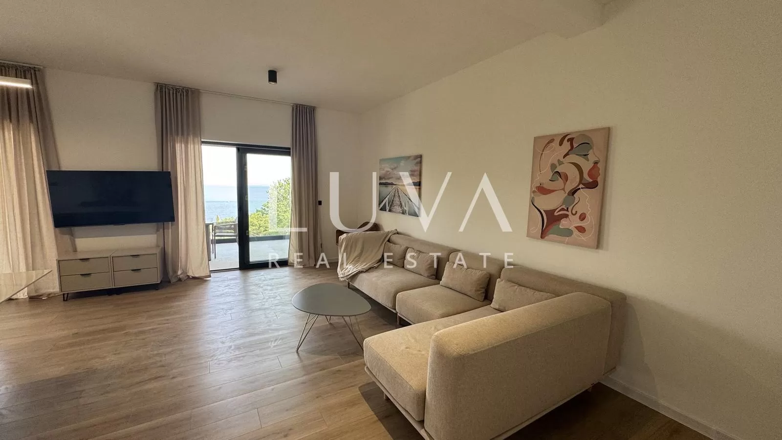 Lovran, modern apartment with pool and sea view for rent, 90 m2