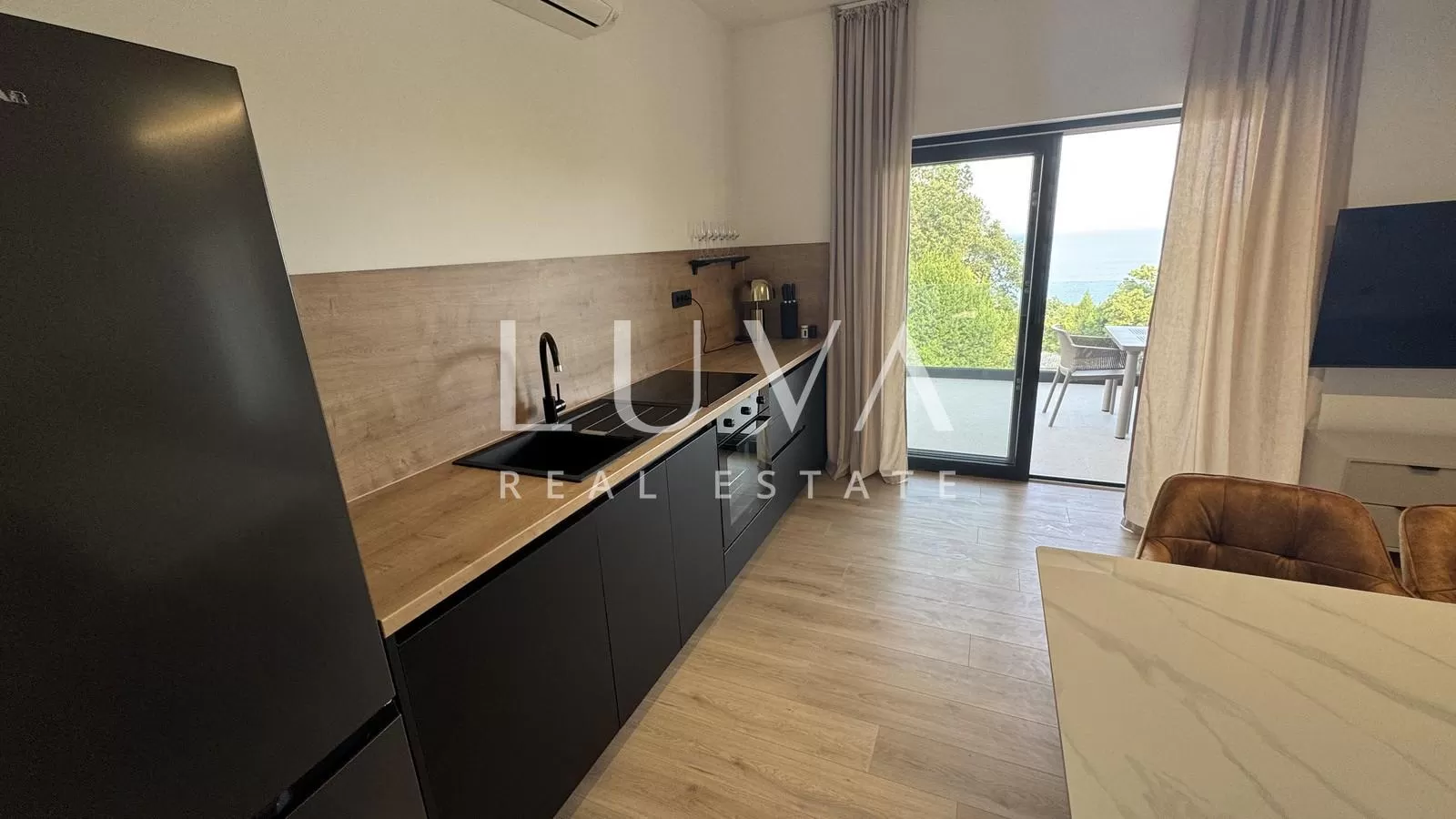 Lovran, modern apartment with pool and sea view for rent, 90 m2