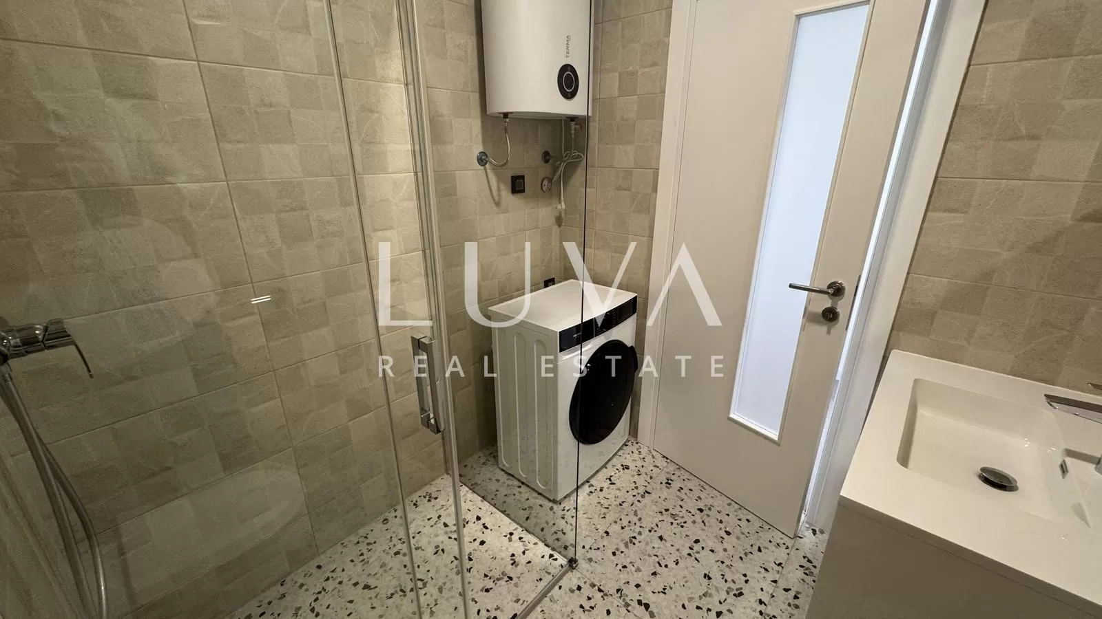 Lovran, modern apartment with pool and sea view for rent, 90 m2