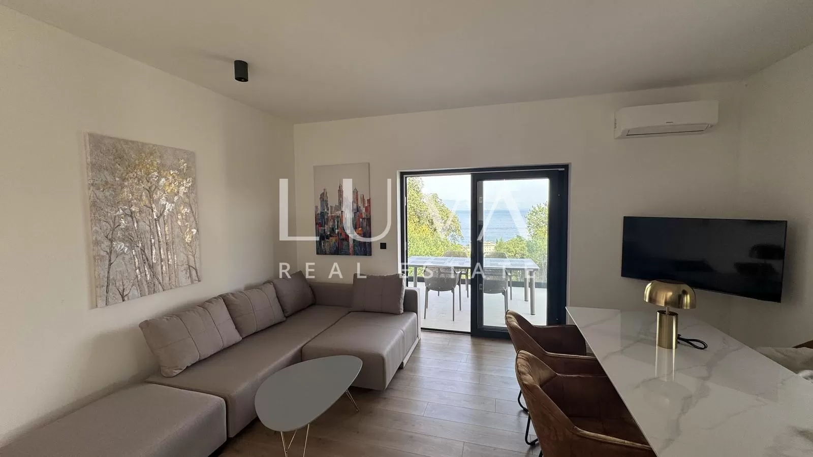 Lovran, moderne Wohnung mit Pool und Meerblick zu vermieten, 60 m2