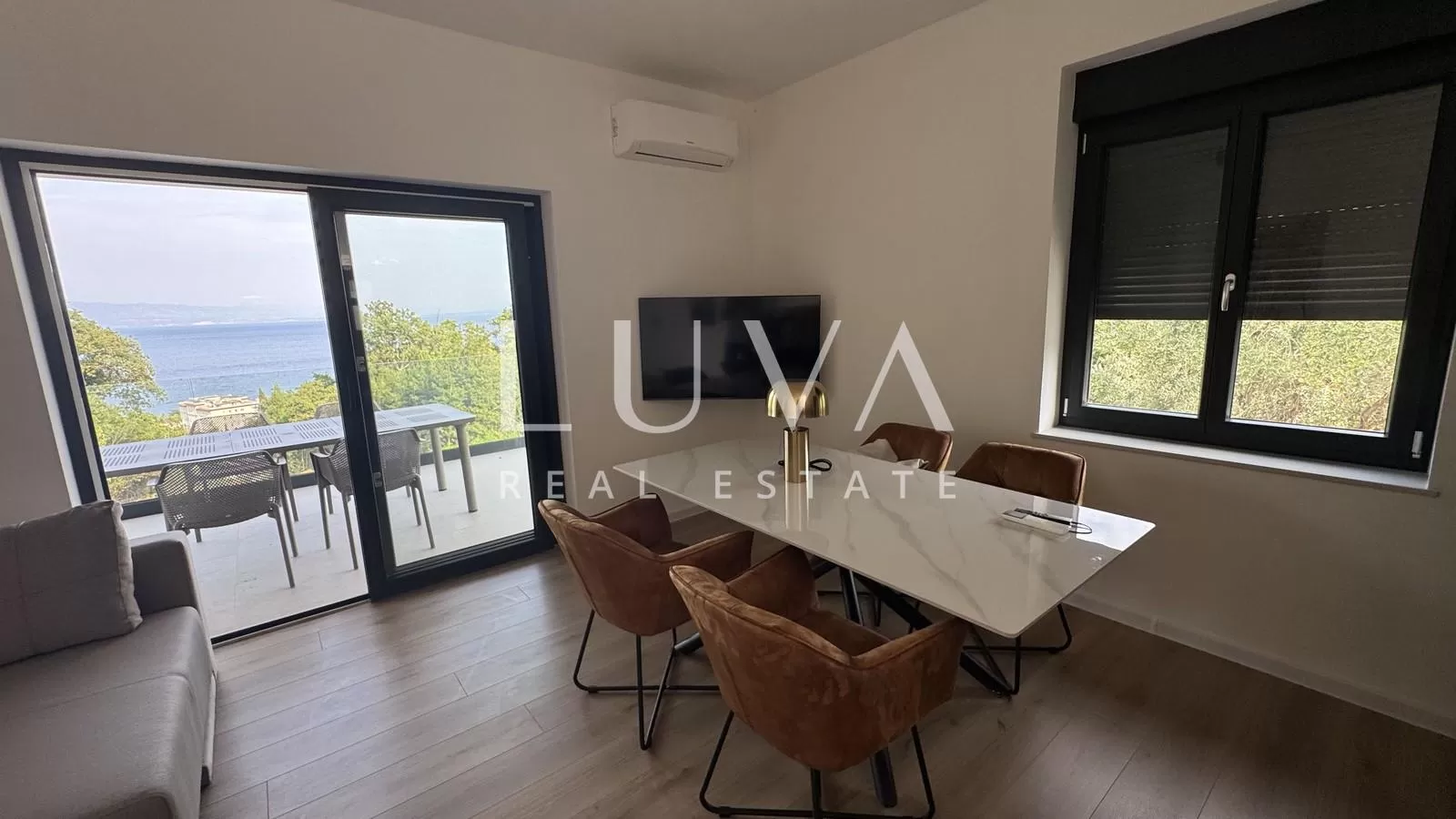 Lovran, moderne Wohnung mit Pool und Meerblick zu vermieten, 60 m2