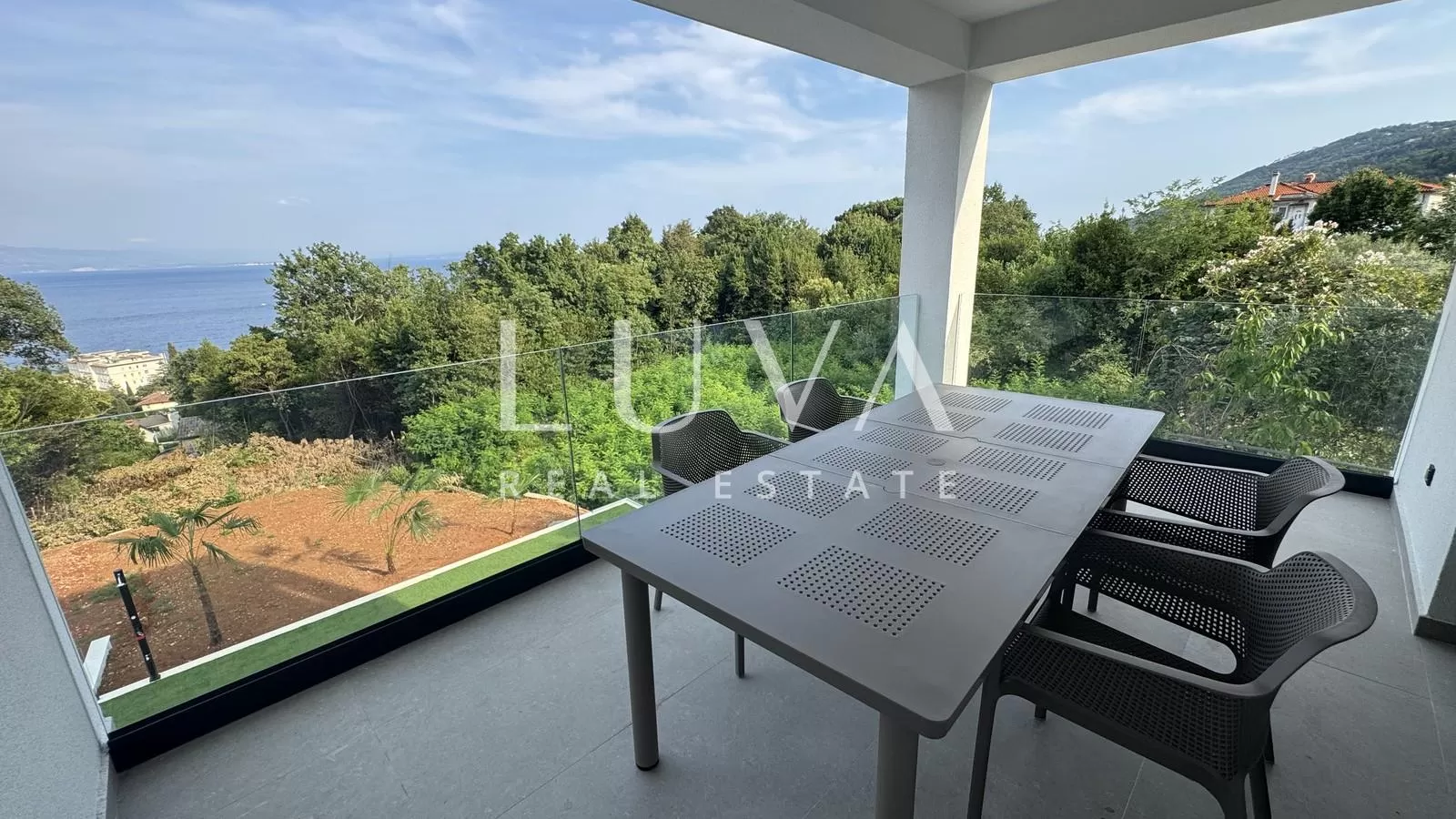 Lovran, moderne Wohnung mit Pool und Meerblick zu vermieten, 60 m2