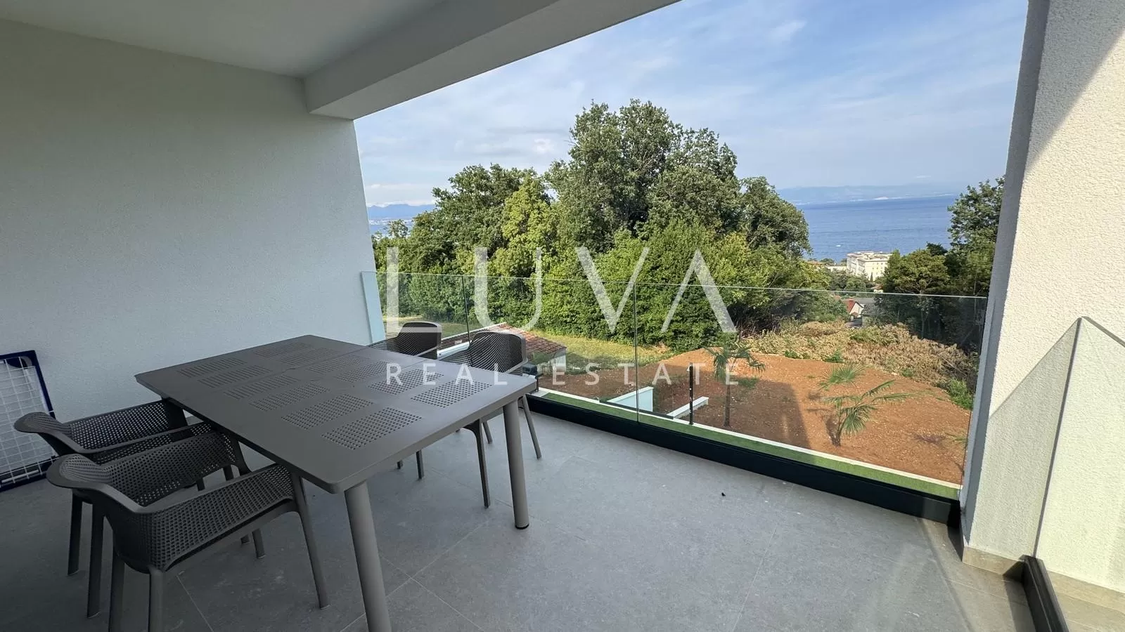 Lovran, moderne Wohnung mit Pool und Meerblick zu vermieten, 60 m2