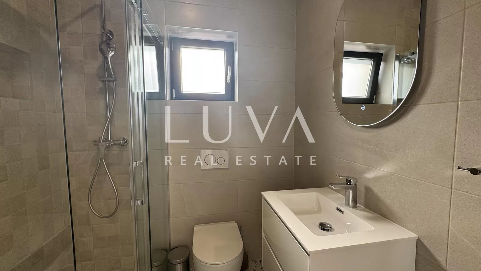 Lovran, moderne Wohnung mit Pool und Meerblick zu vermieten, 60 m2