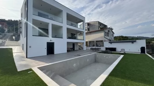 Lovran, modern apartment with pool and sea view for rent, 60 m2