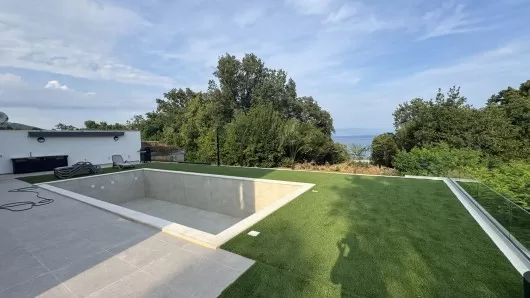 Lovran, modern apartment with pool and sea view for rent, 90 m2