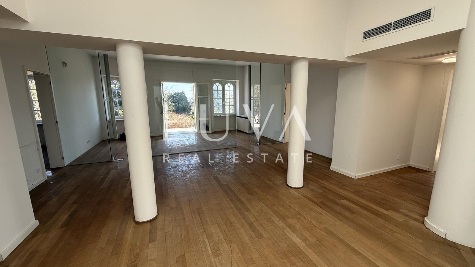 Samobor, exclusive villa with large estate, 900 m²