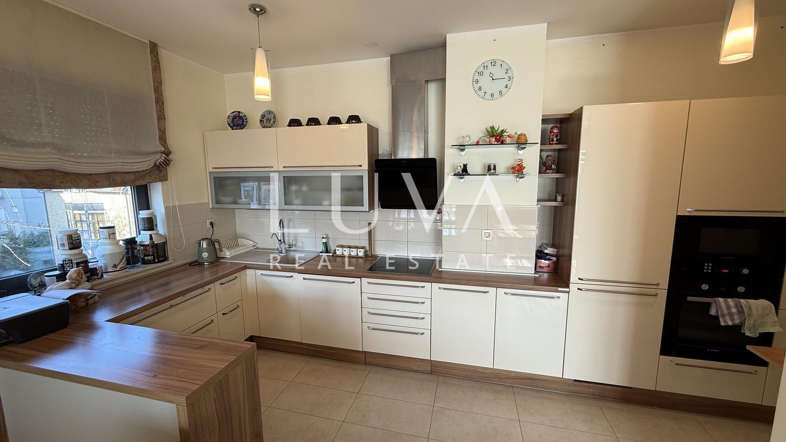 Zagreb, Petrova, prostrani 4S stan s 2 GPM, 120 m²