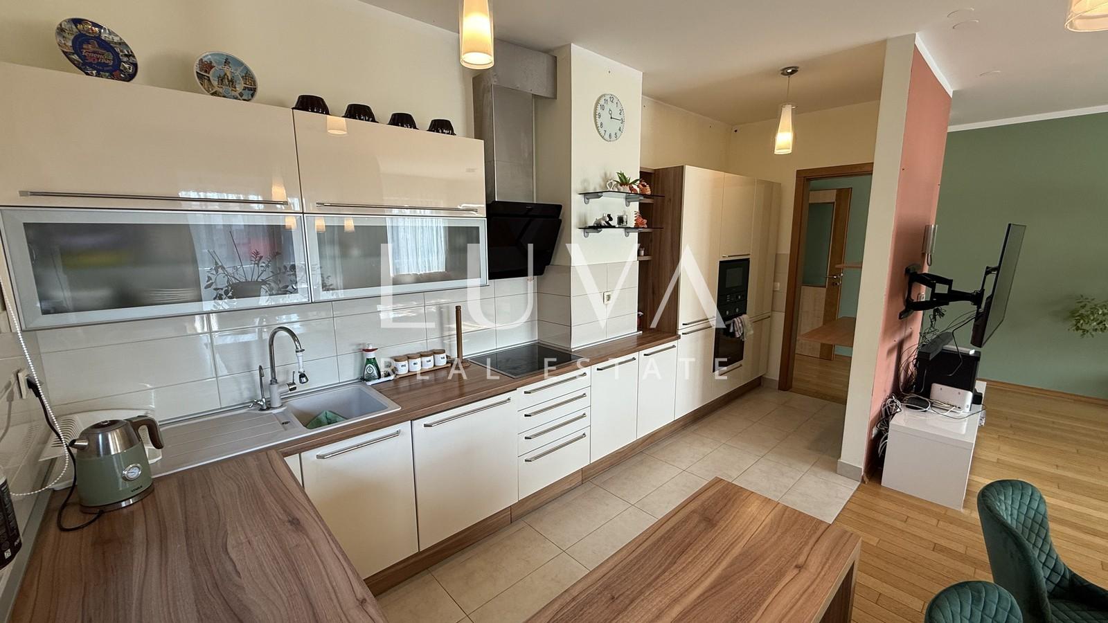 Zagreb, Petrova, prostrani 4S stan s 2 GPM, 120 m²