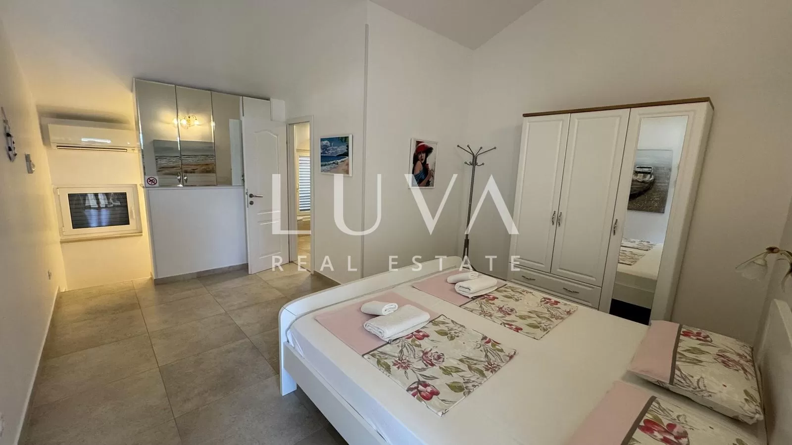 Istrien, Novigrad, zweistöckiges Haus in Meeresnähe, 93 m2