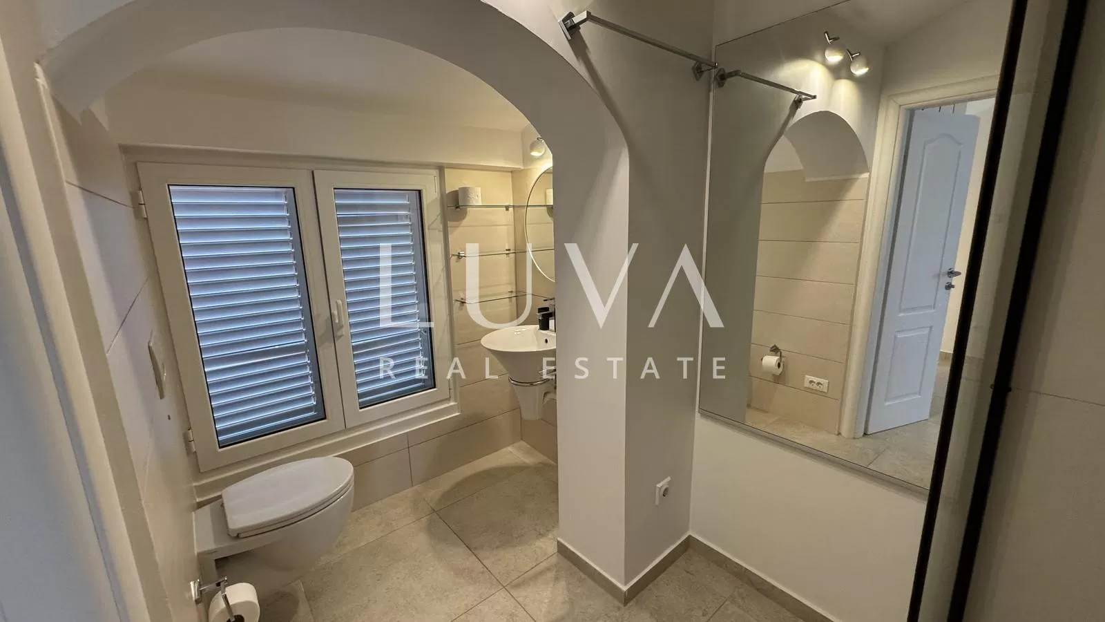 Istrien, Novigrad, zweistöckiges Haus in Meeresnähe, 93 m2