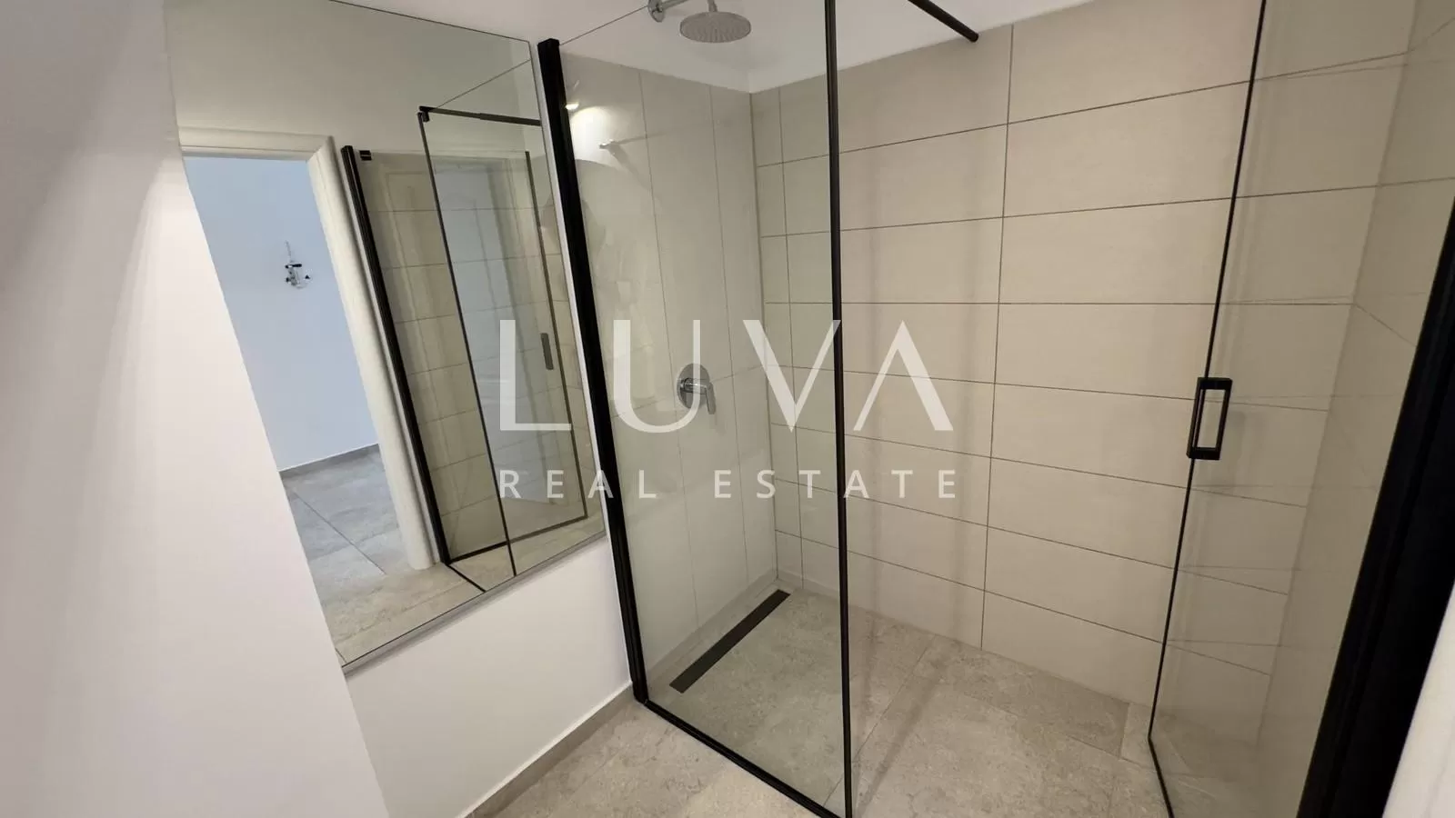 Istrien, Novigrad, zweistöckiges Haus in Meeresnähe, 93 m2