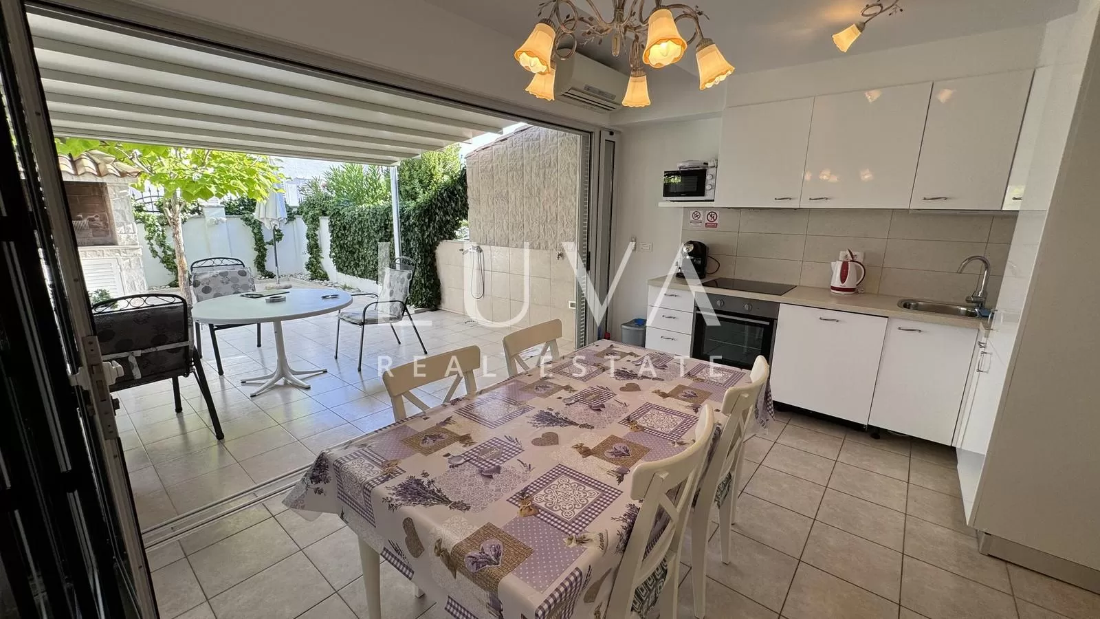 Istrien, Novigrad, zweistöckiges Haus in Meeresnähe, 93 m2