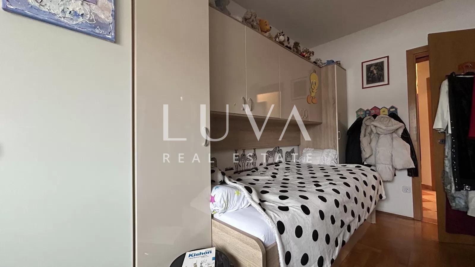 Zagreb, Stenjevec, Vierzimmerwohnung, 99m2 mit Garage, Verkauf