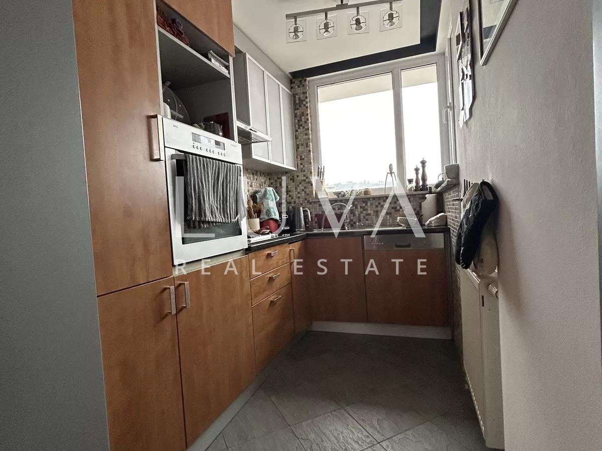 Zagreb, Stenjevec, Vierzimmerwohnung, 99m2 mit Garage, Verkauf