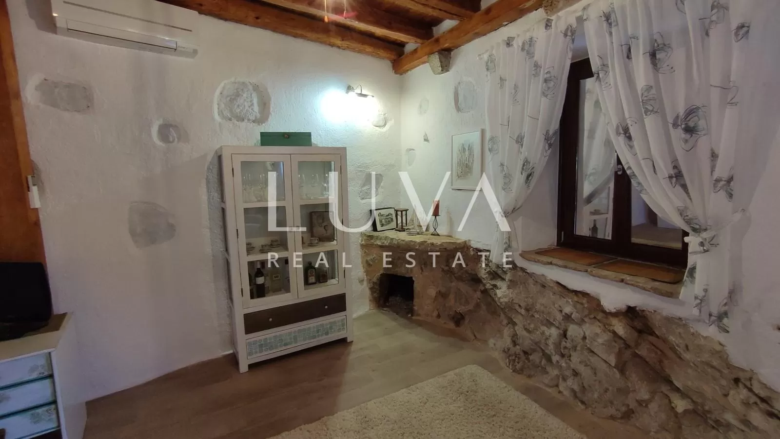 Hvar, Vrbanj – Authentisches Steinhaus mit Pool zu verkaufen