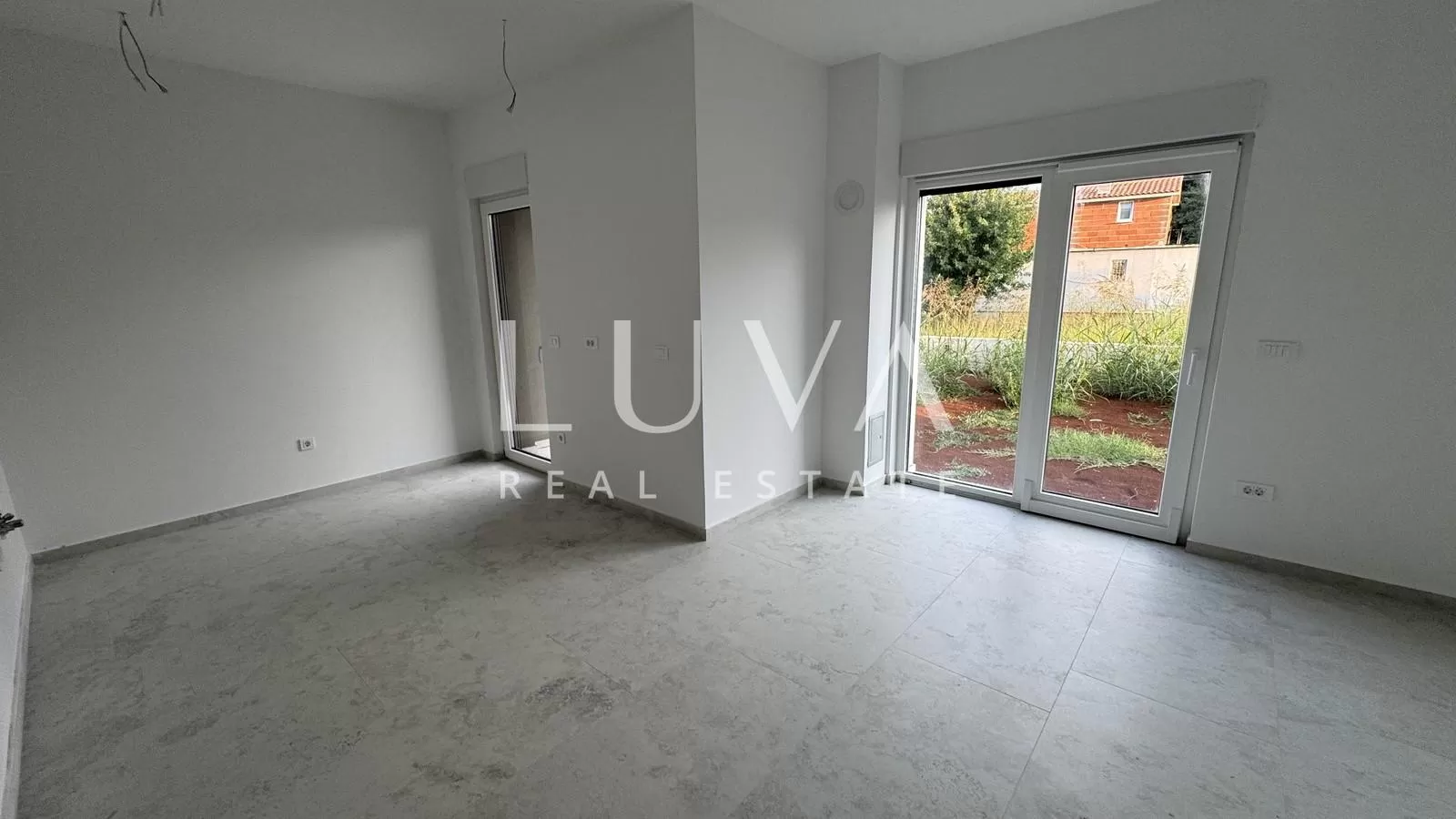Istrien, Tar, moderne Erdgeschosswohnung mit Garten, 88,16 m2
