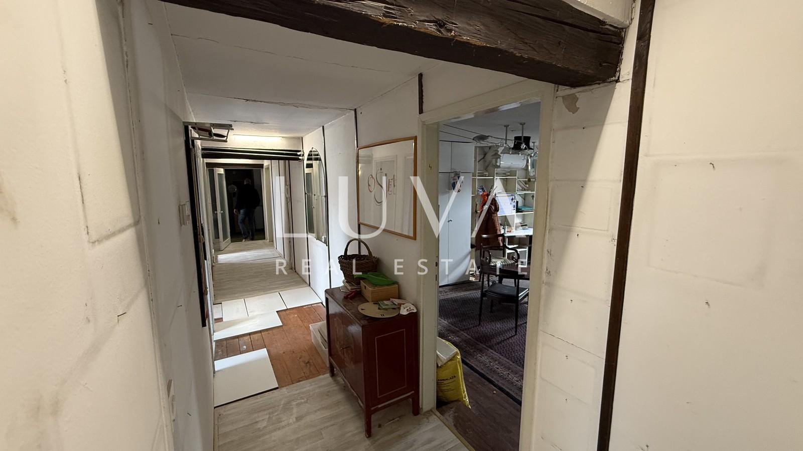 Zagreb, Britanski trg, apartment for renovation on the 3rd floor, 120 m²