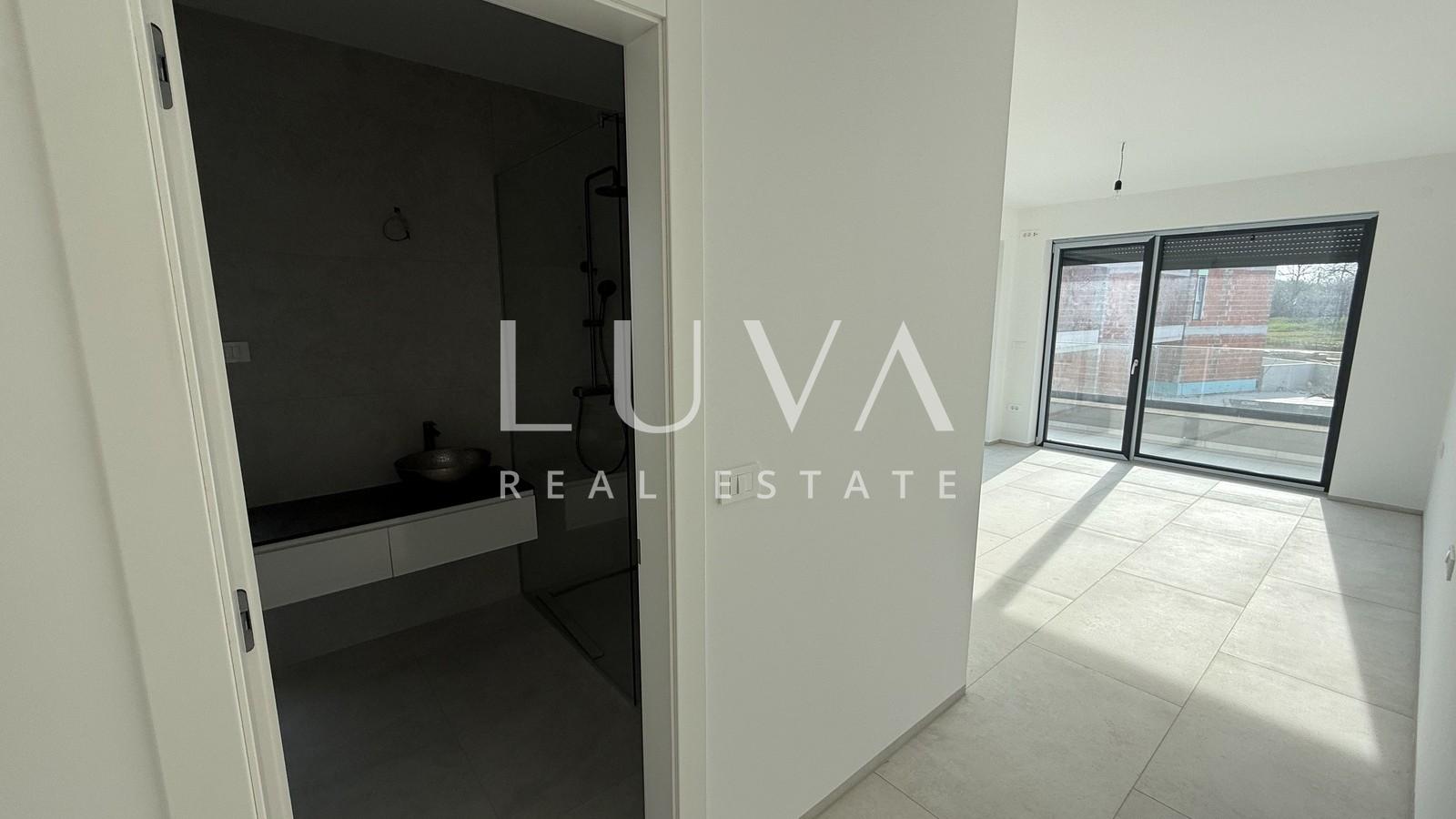 Poreč, modernes Einfamilienhaus mit Pool und Meerblick, 233 m²