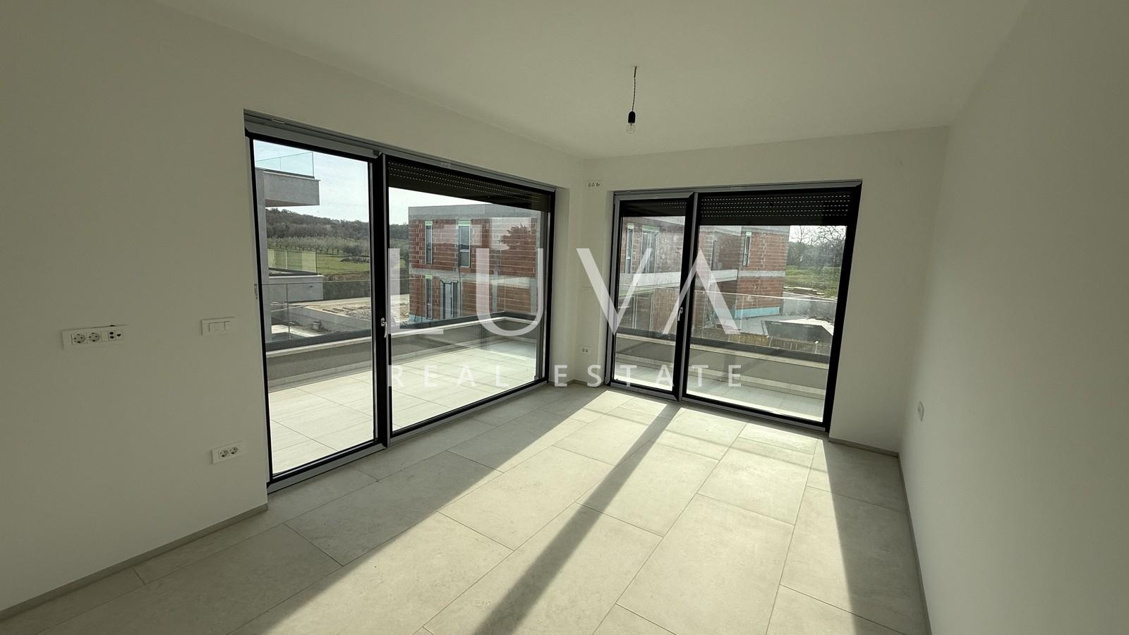 Poreč, modernes Einfamilienhaus mit Pool und Meerblick, 233 m²