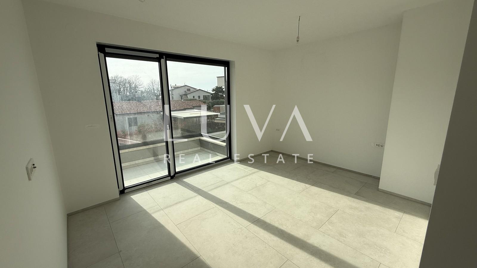 Poreč, modernes Einfamilienhaus mit Pool und Meerblick, 233 m²