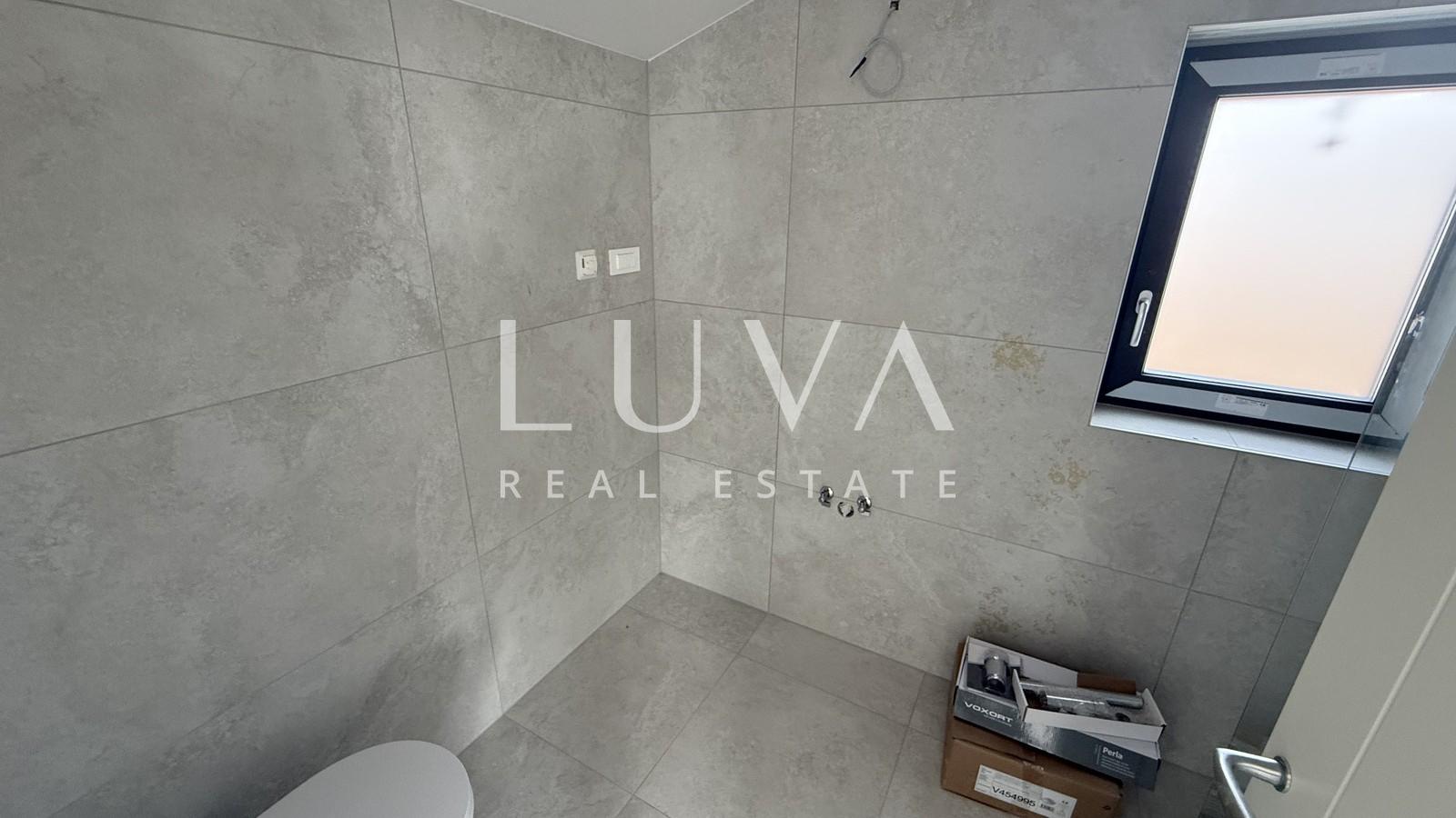 Poreč, modernes Einfamilienhaus mit Pool und Meerblick, 233 m²