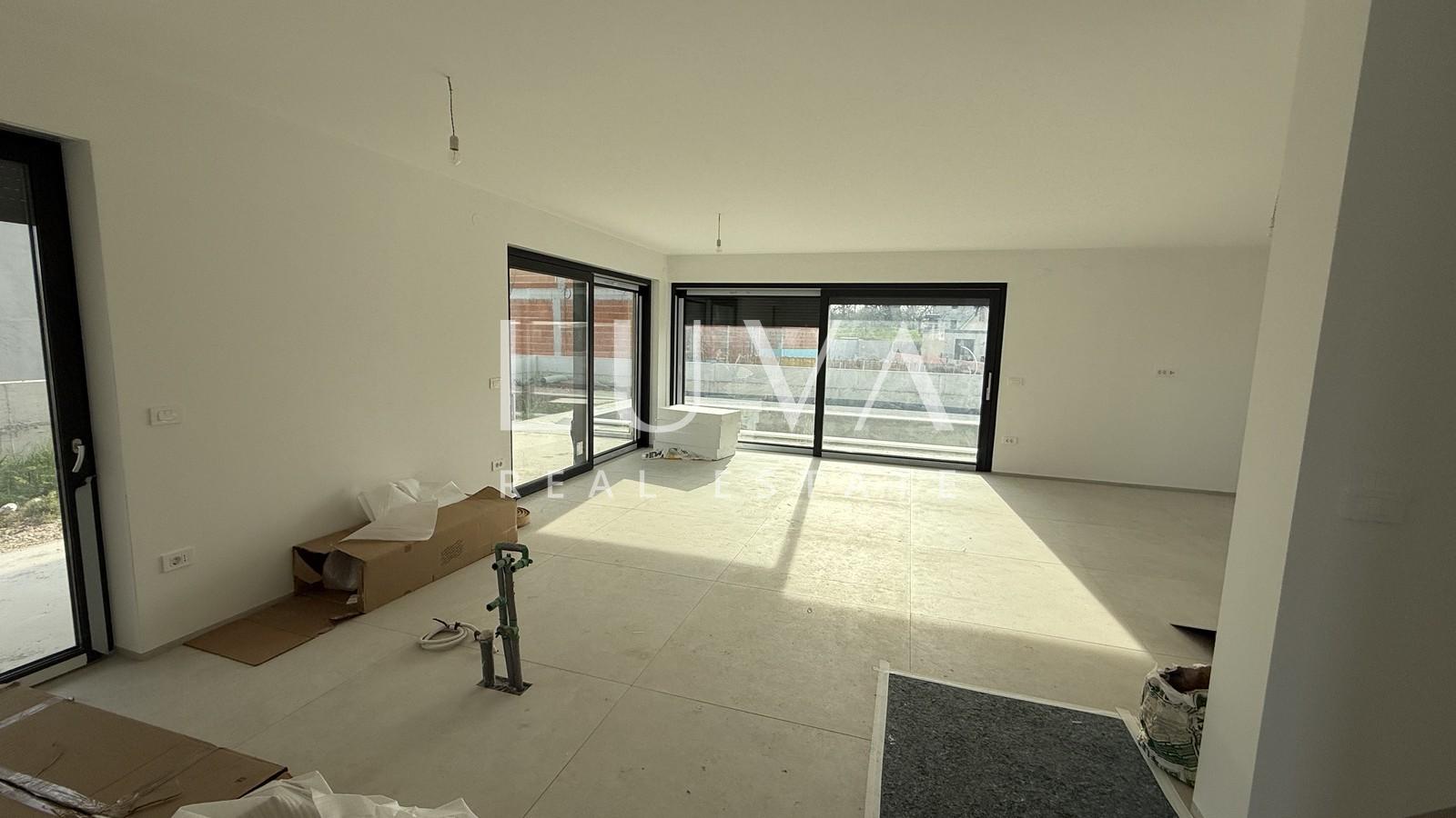 Poreč, modernes Einfamilienhaus mit Pool und Meerblick, 233 m²