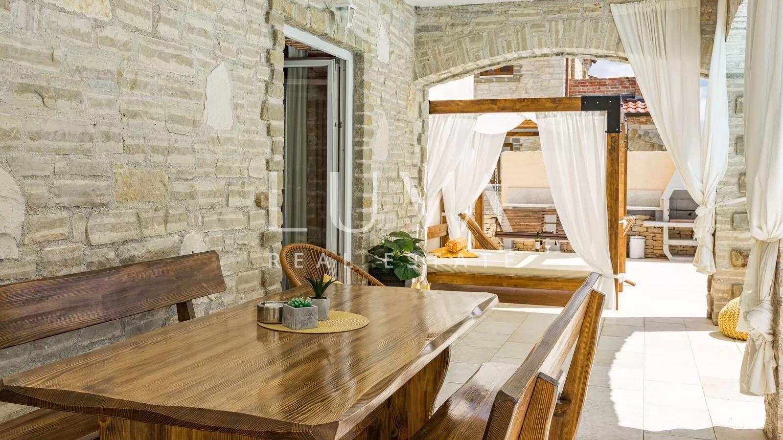 Svetvinčenat, Beautiful Rustic House with Large Pool