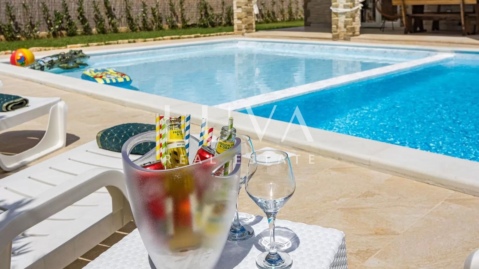 Svetvinčenat, Beautiful Rustic House with Large Pool
