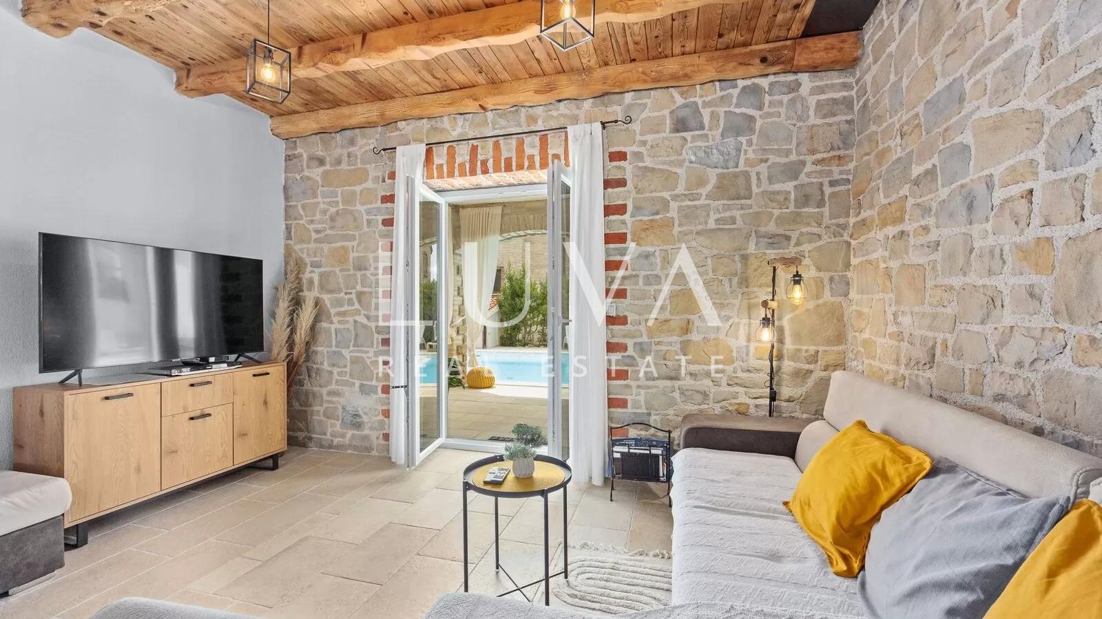 Svetvinčenat, Beautiful Rustic House with Large Pool