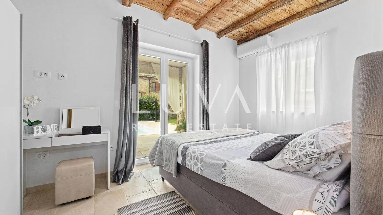 Svetvinčenat, Beautiful Rustic House with Large Pool