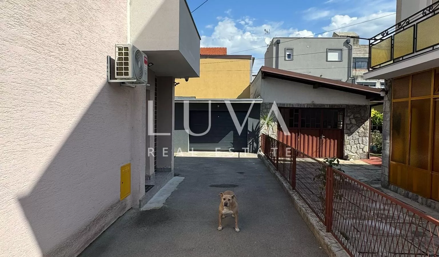 Zagreb, Sesvete, three-story house with garage, 195 m²