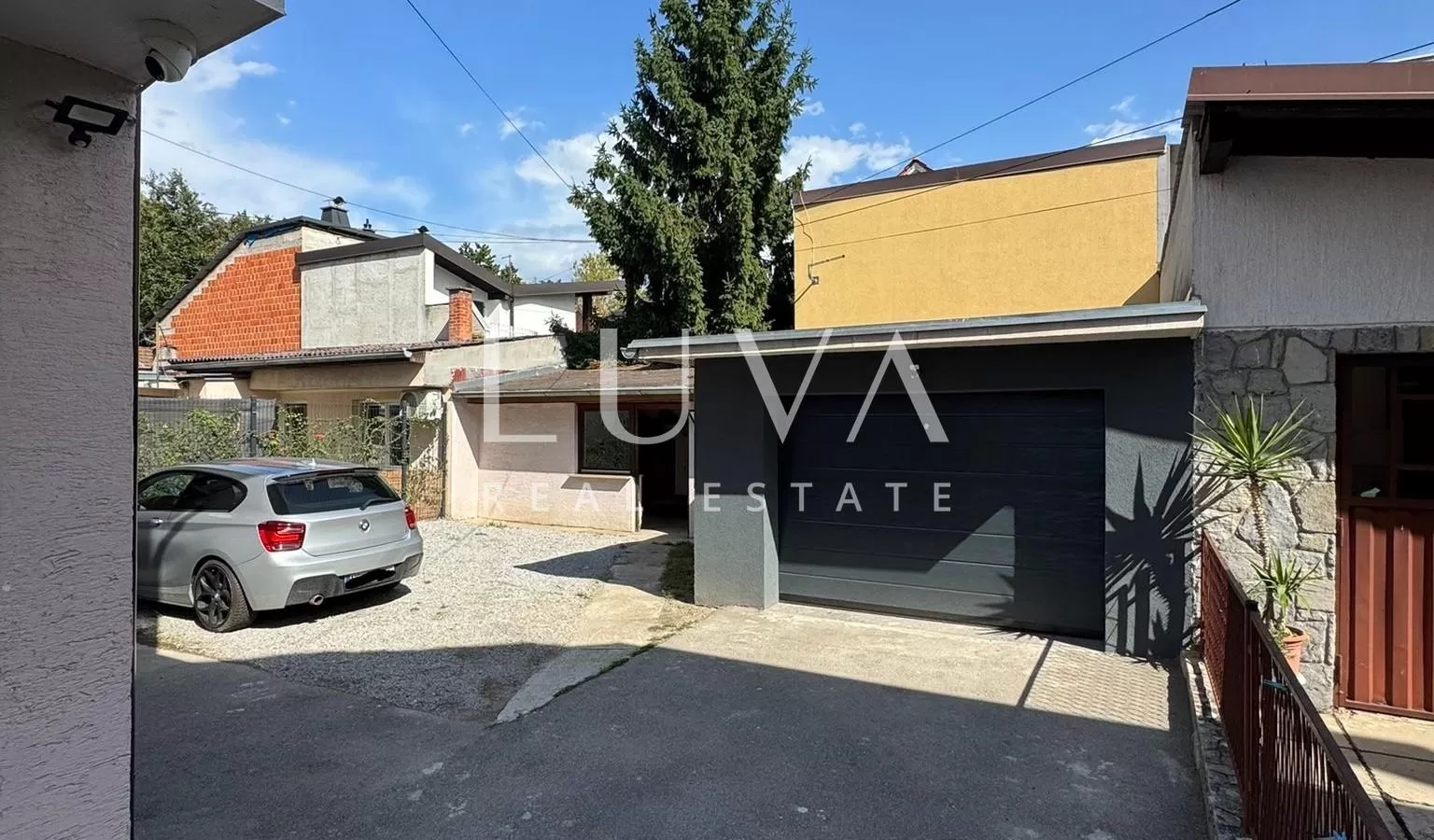 Zagreb, Sesvete, three-story house with garage, 195 m²