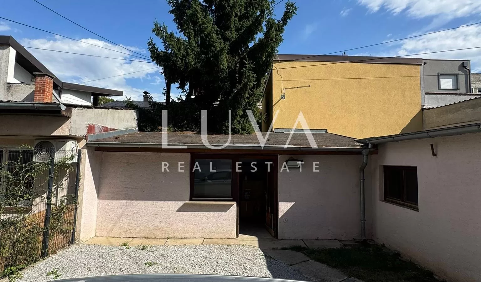 Zagreb, Sesvete, three-story house with garage, 195 m²