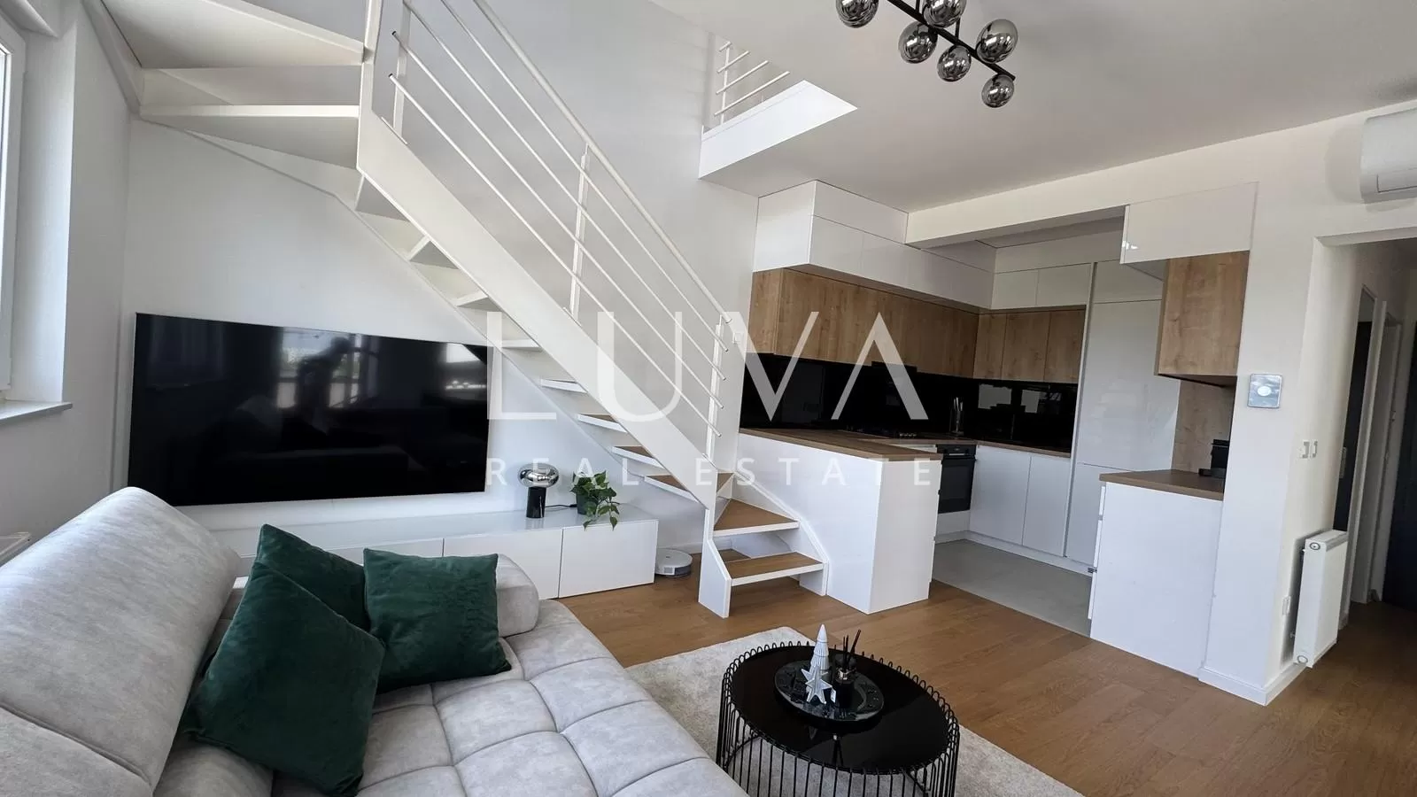 Zagreb, Blato, 3-bedroom apartment, first rental, 83 m² + 2 garage parking spaces + 2 storage rooms