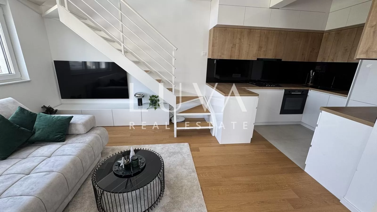 Zagreb, Blato, 3-bedroom apartment, first rental, 83 m² + 2 garage parking spaces + 2 storage rooms