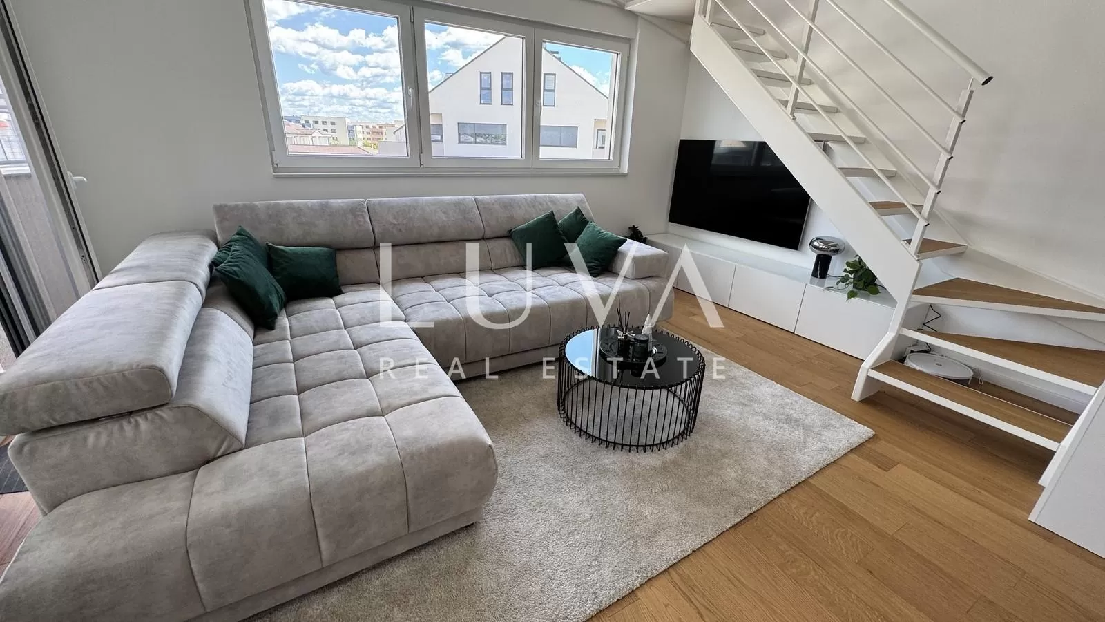 Zagreb, Blato, 3-bedroom apartment, first rental, 83 m² + 2 garage parking spaces + 2 storage rooms